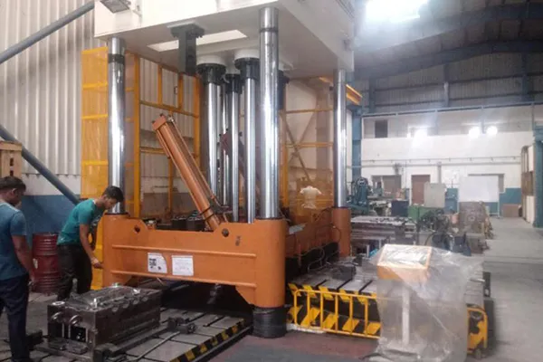 Prensa para retoque y ajuste de moldes para fabricación de electrodomésticos 300T