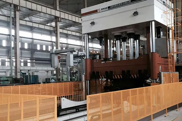Prensa para retoque y ajuste de moldes 500T adquirida por fabricantes automotrices